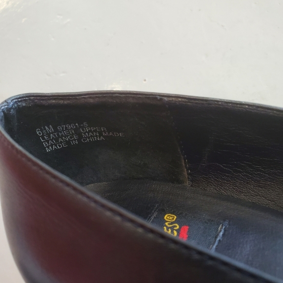 Vintage Aerosoles Classic Loafer Style Heel - Picture 6 of 9